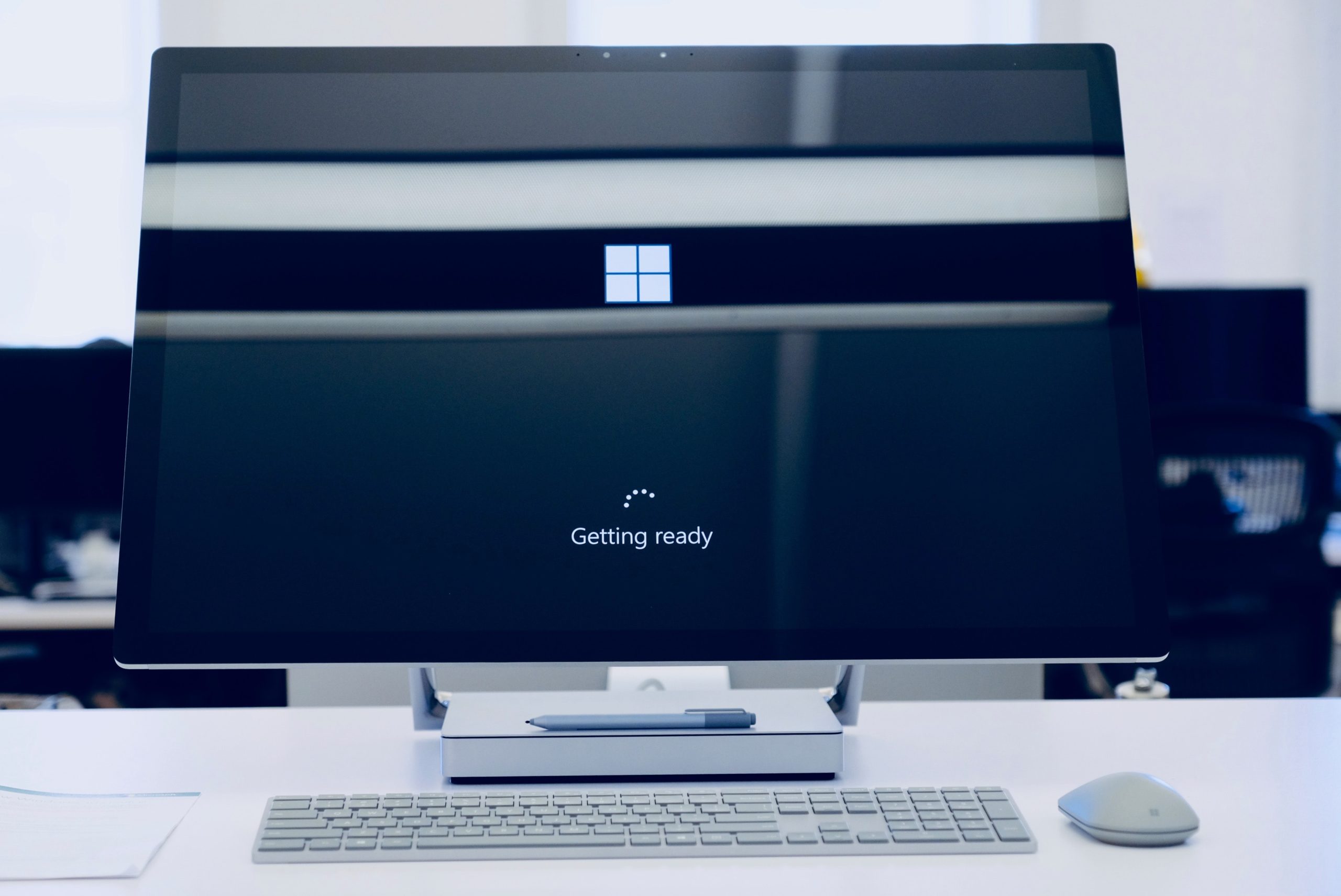 Image of Computer with Getting Ready while waiting for Windows 11 upgrade to install